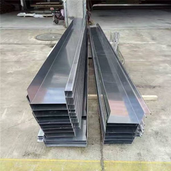 ���P����